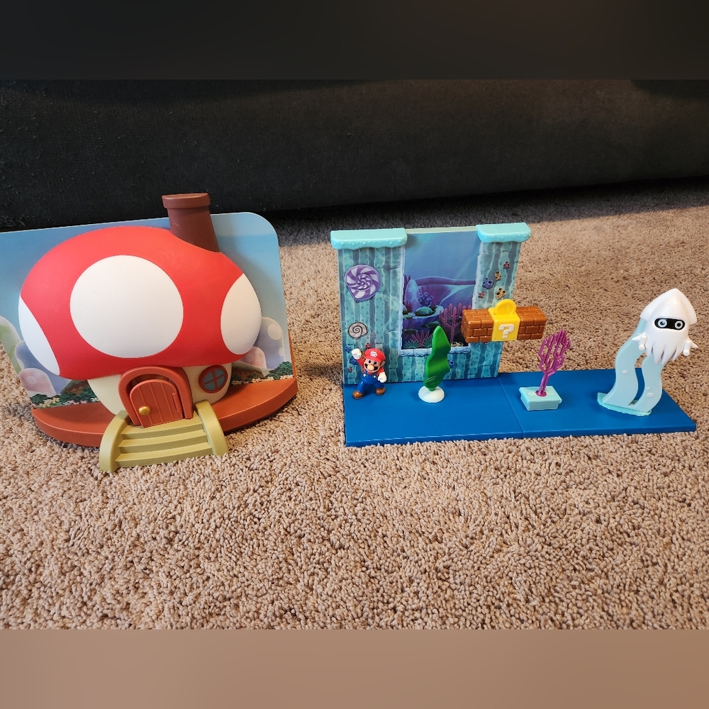 Super Mario Underwater and Toad House Playsets